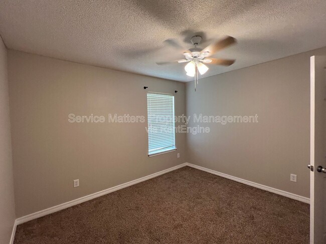 Building Photo - 10440 Millbrook Dr