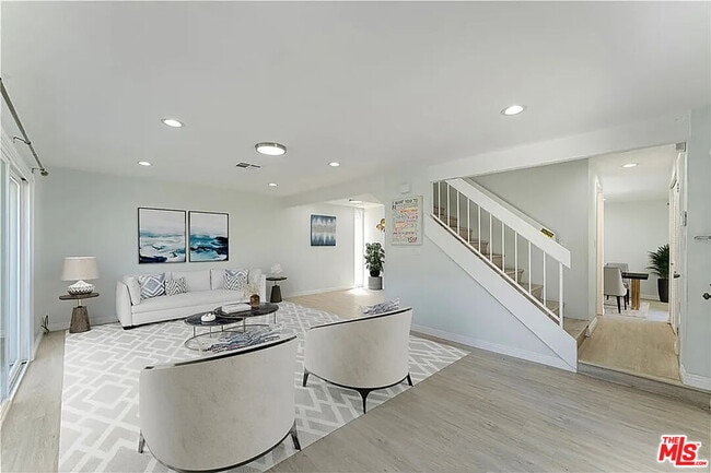 Building Photo - 126 Casuda Canyon Dr