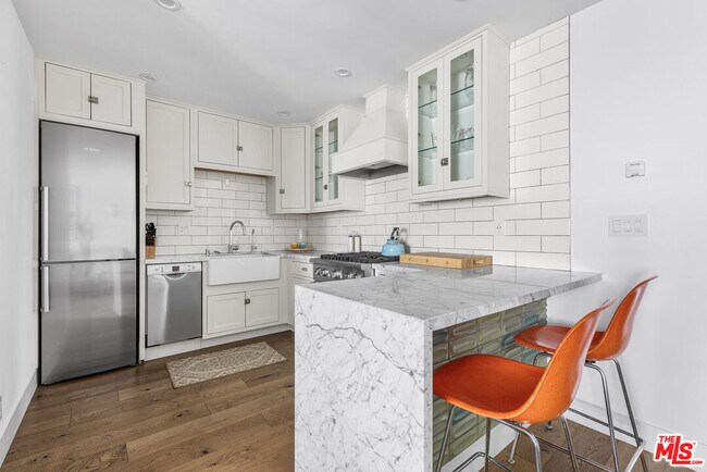 Building Photo - 1929 Tamarind Ave