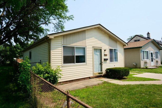 Building Photo - 20341 Rosedale St