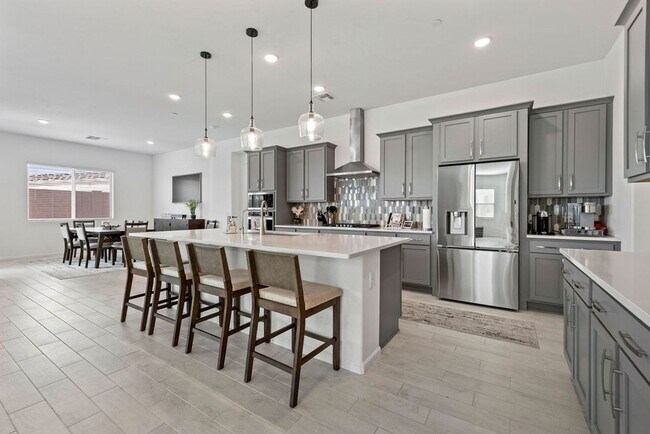 Building Photo - Newer Single Story 5 Bedroom 3 Bath Home in Vail