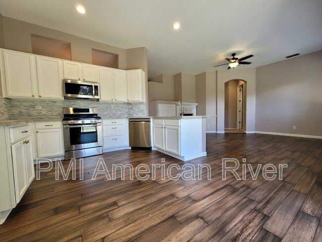 Building Photo - 1105 Brookline Cir