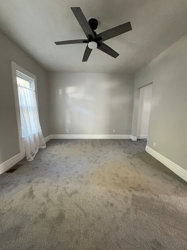 Building Photo - STUNNING Two Bedroom Single Family Home!