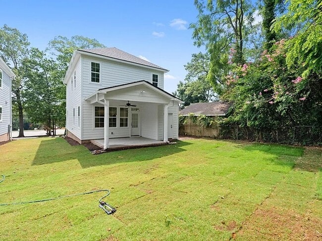 Building Photo - 711 N Main St