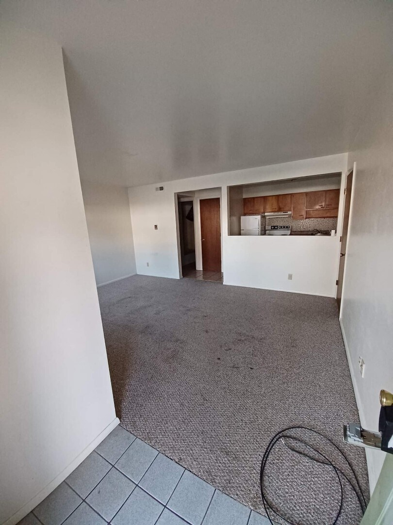 Building Photo - 675 Portis St