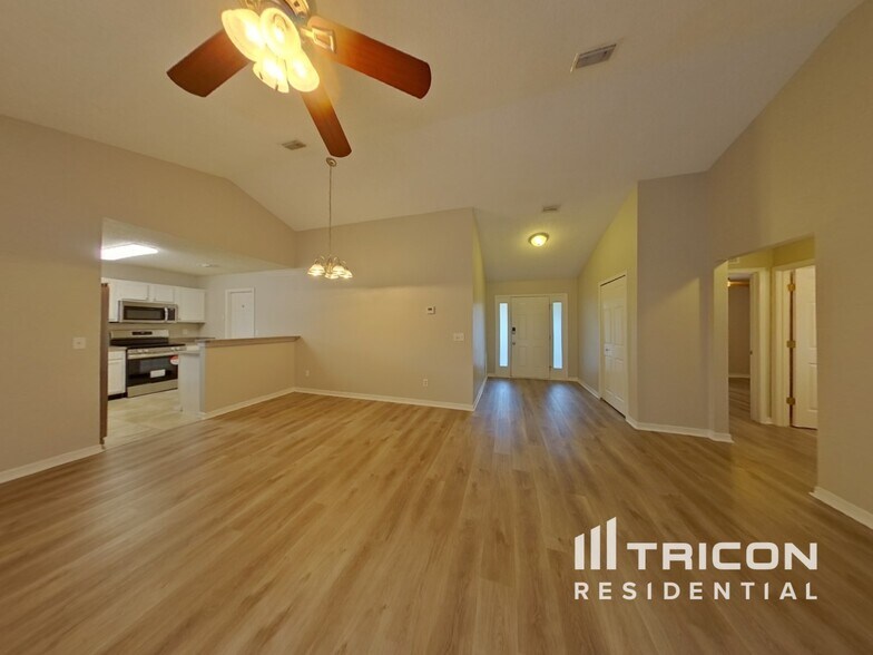 Building Photo - 11456 Dustin Ct