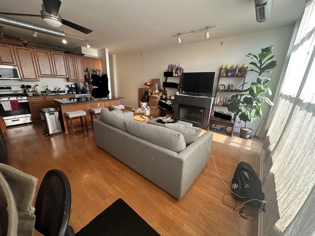 Primary Photo - 1200 W Monroe St