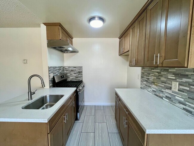 Building Photo - BELLA APARTMENTS: Beautiful 1 Bed / 1 Bath...