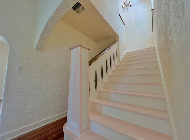 Building Photo - 302 Fordham Dr