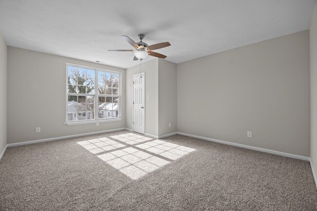 Building Photo - Portsmouth/5 bed 2 bath/Ready for quick move in!!