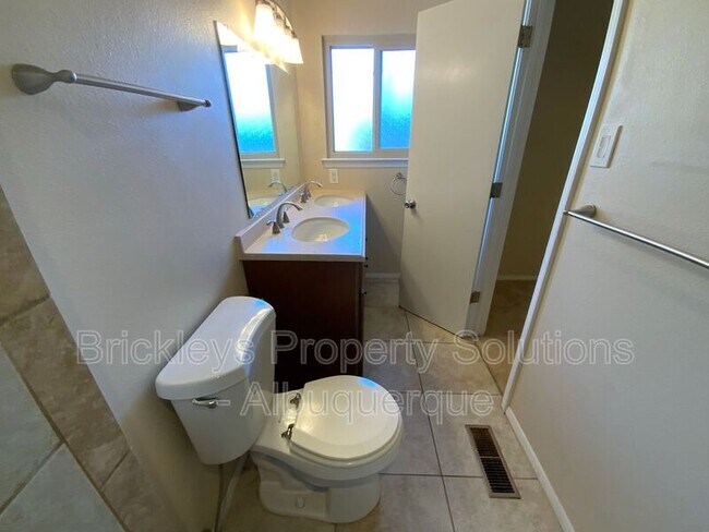 Building Photo - 2440 Algodones St NE