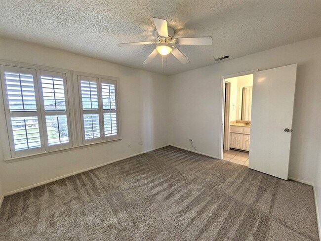 Building Photo - 3302 Townbluff Pl