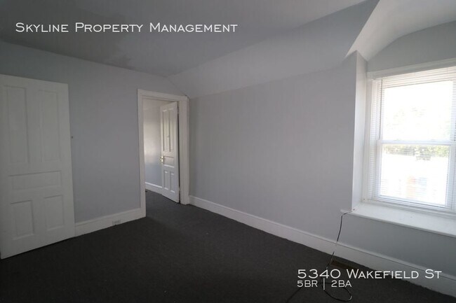 Building Photo - Beautiful Updated 5 Bedroom House