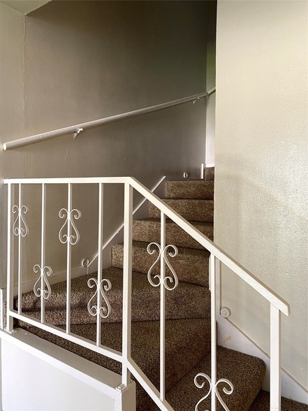 Building Photo - 4428 Valleyfield Dr