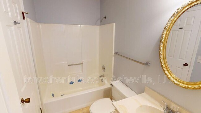 Building Photo - 1767D Haywood Manor Road