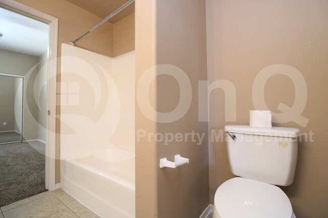 Building Photo - 2929 W Yorkshire Dr