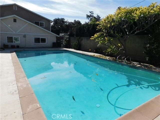 Building Photo - 755 Valley View Ave