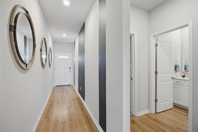 Building Photo - 904 View Dr