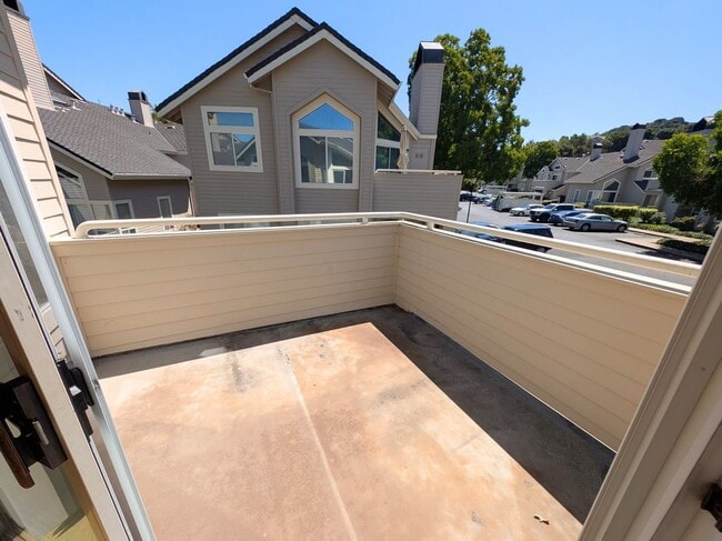 Building Photo - 347 Lagoon Cir