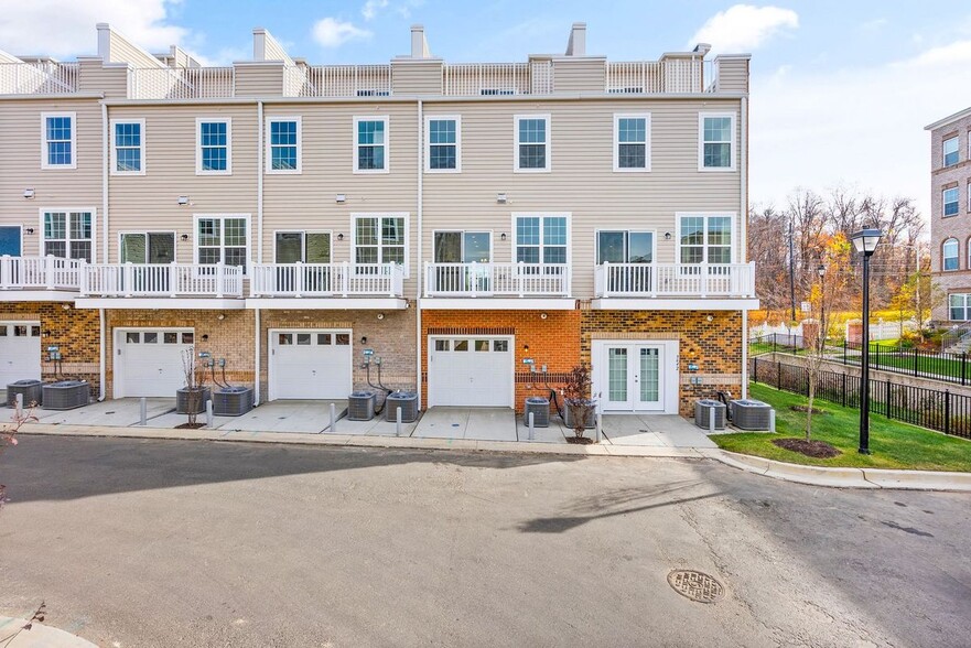 Building Photo - 9642 Weshire Dr