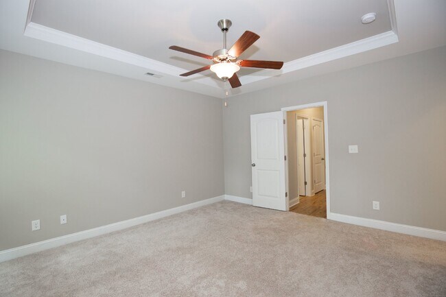 Building Photo - Beautiful home in Gated Community of Woodlake