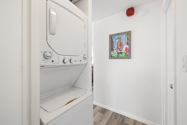 Building Photo - 2421 Tusitala St