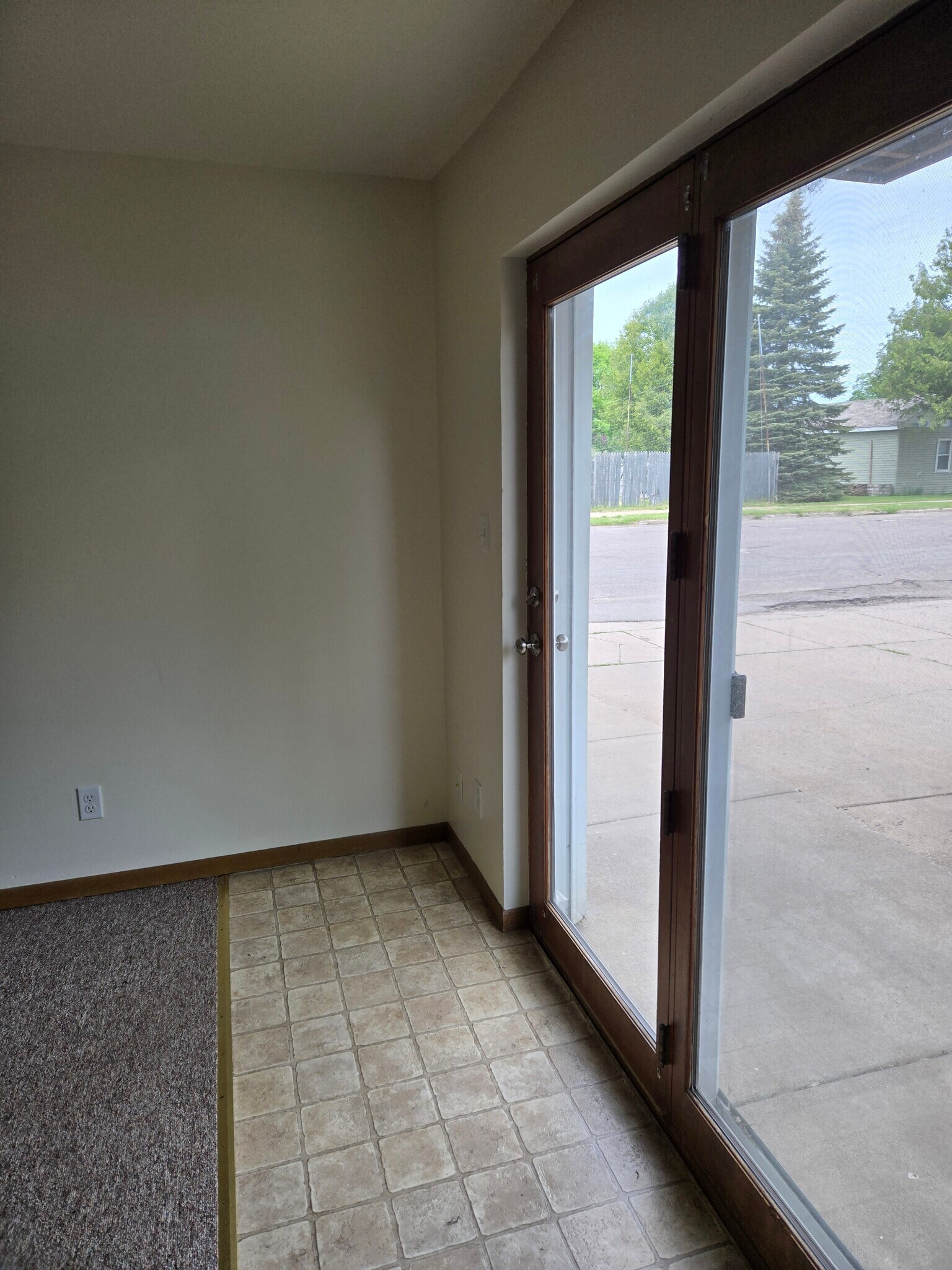 Building Photo - 1324 W Main St