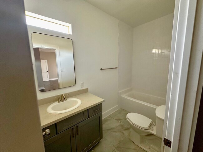 Building Photo - 1704 South St