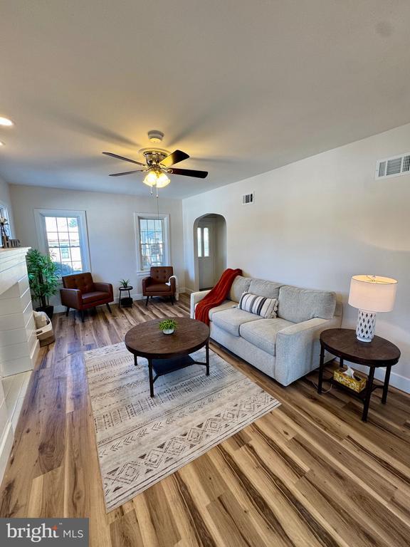 Building Photo - 927 Hamilton St