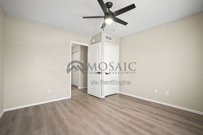 Building Photo - 2033 E Willow Wick Rd