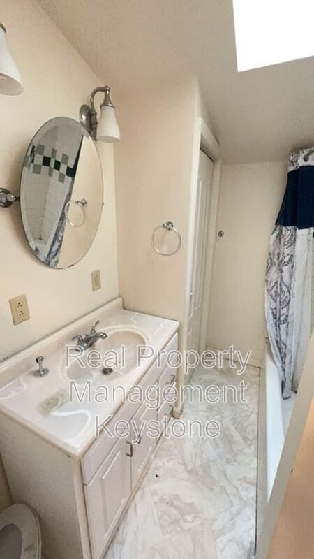 Building Photo - 1026 Mirror St