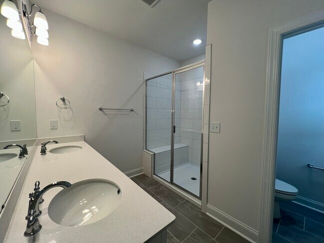 Building Photo - 2132 Barrowcliffe Dr NW