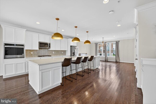 Building Photo - 5303 Greenwich Cir