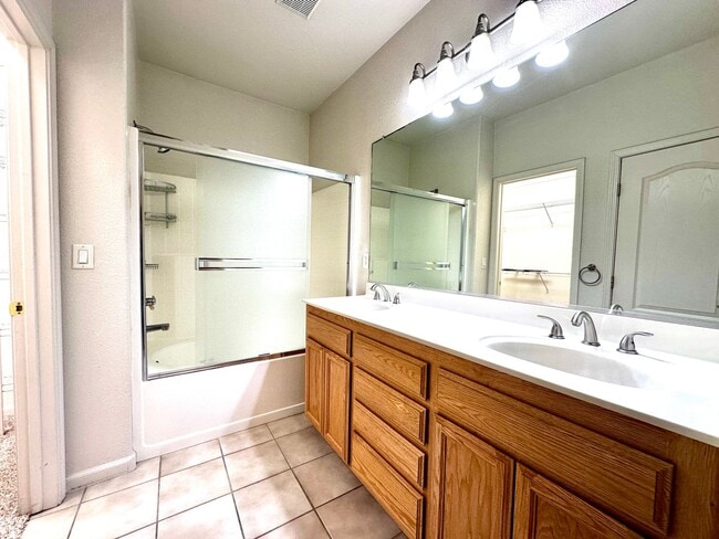 Building Photo - 3 Bedroom House Coming Available