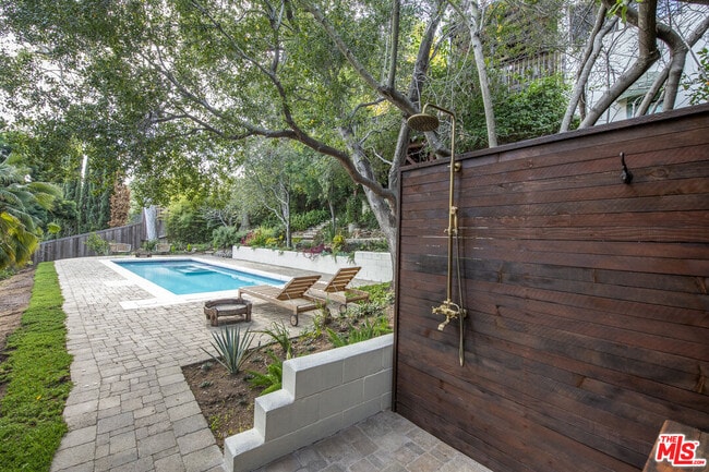 Building Photo - 4458 Dundee Dr