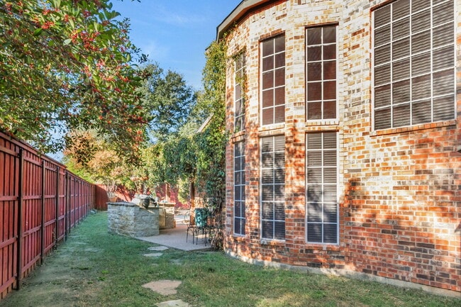 Building Photo - "Stunning Partially Furnished 5-Bedroom Home with Pool & Outdoor Living Center!"