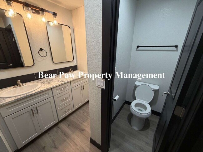 Building Photo - Spacious 2-Bed, 2-Bath Condo Retreat in Evergreen, CO!"