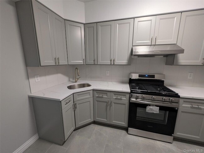 Building Photo - 205-17 Hollis Ave