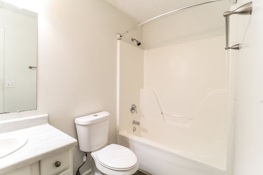 Building Photo - 850 Chaseridge Dr