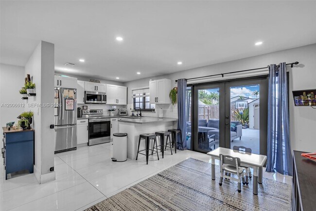 Building Photo - 5725 SW 132nd Ct