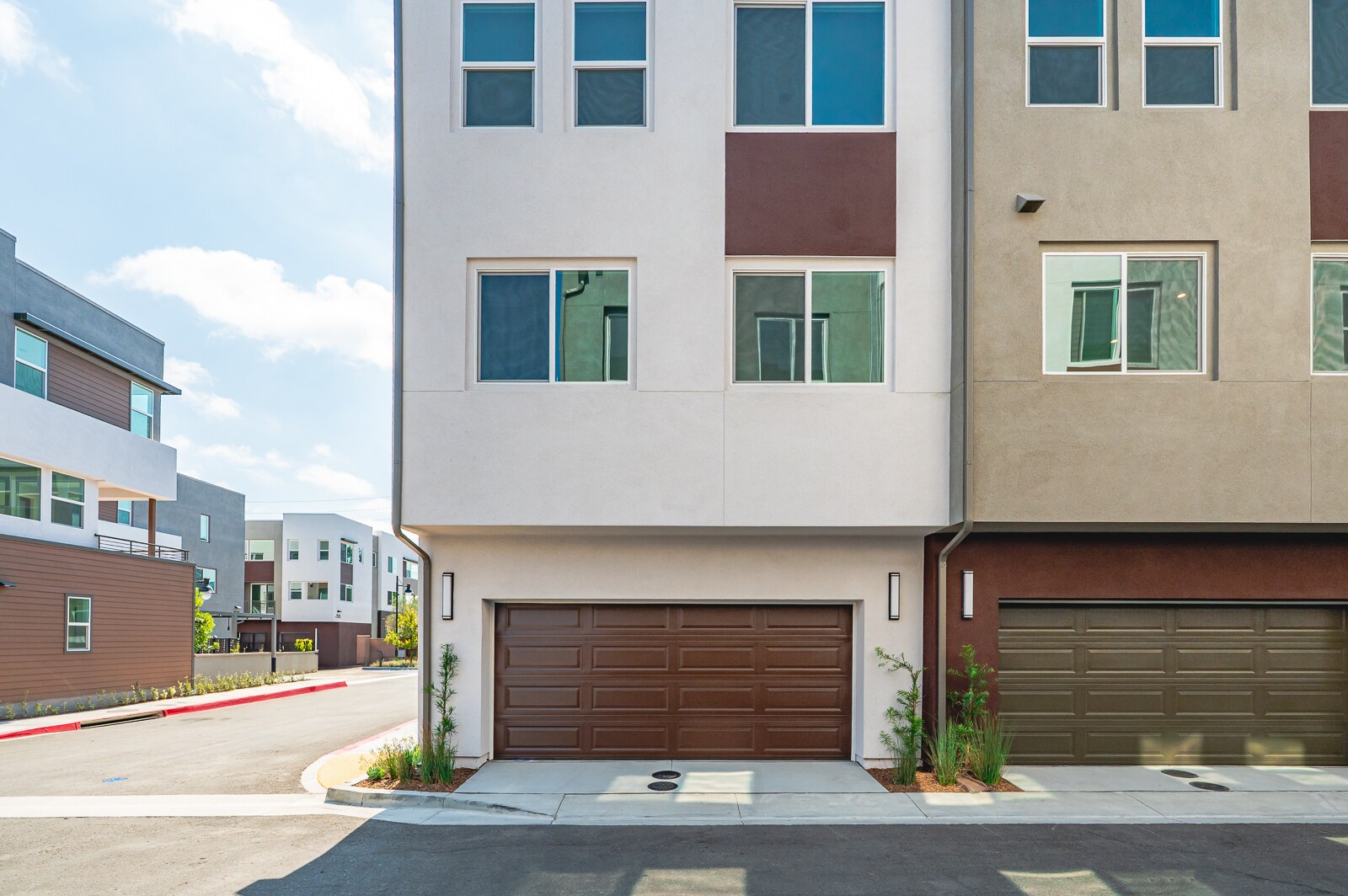 Building Photo - 609 S Lyon St