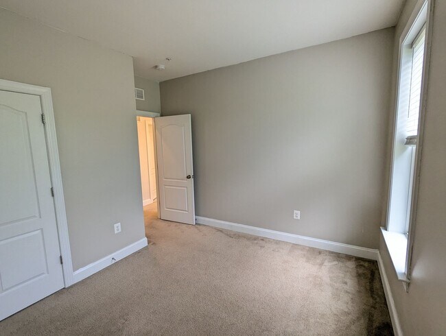 Building Photo - STUNNING Single Family Home in Brunswick C...