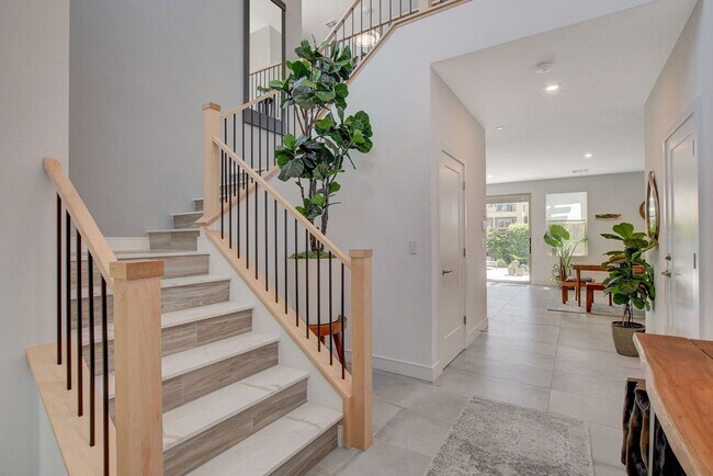 Building Photo - Amazing 2 story home in beautiful Tri Poin...