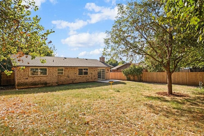 Building Photo - 625 Hawthorne Pl