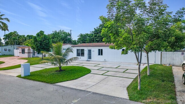 Building Photo - 6135 NW 24th Ct