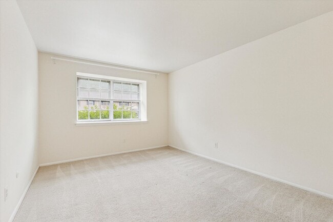 Building Photo - Lovely 2B/1B Unit in Gwynedd Club!