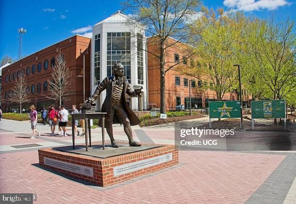 Building Photo - 10725 Maple St