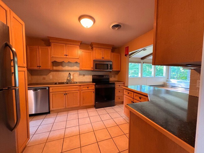 Building Photo - 203 Fleetwood Dr