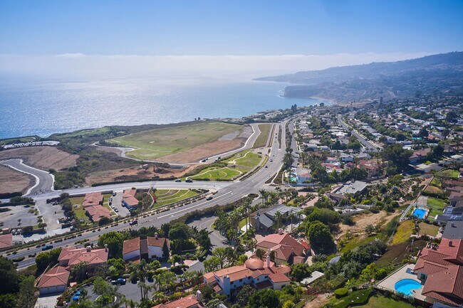 Building Photo - Aqua Vista - Entertainers Playhouse