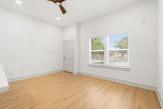 Building Photo - 9819 Turnbow St
